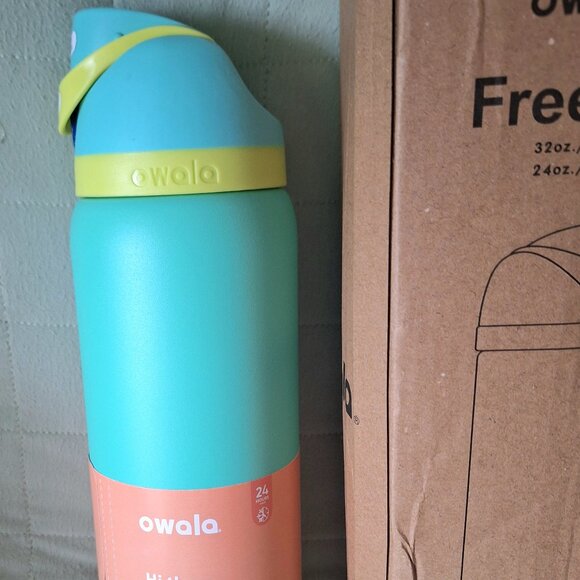 NWT Owala Teal 32oz Freesip Tumbler - Picture 3 of 3